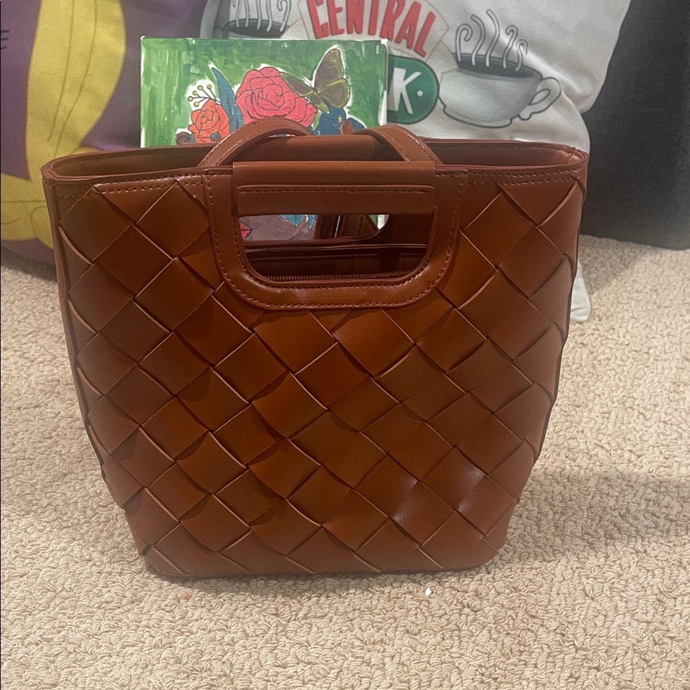 Elegant Brown Woven Crossbody Purse